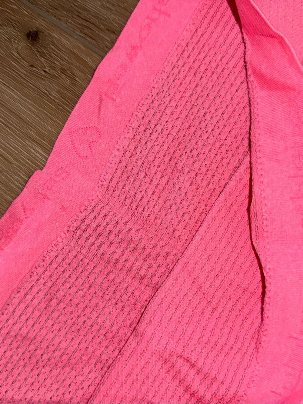 Lululemon Neon Pink Coral Swiftly Tech Tank Top Shirt size 4 EUC